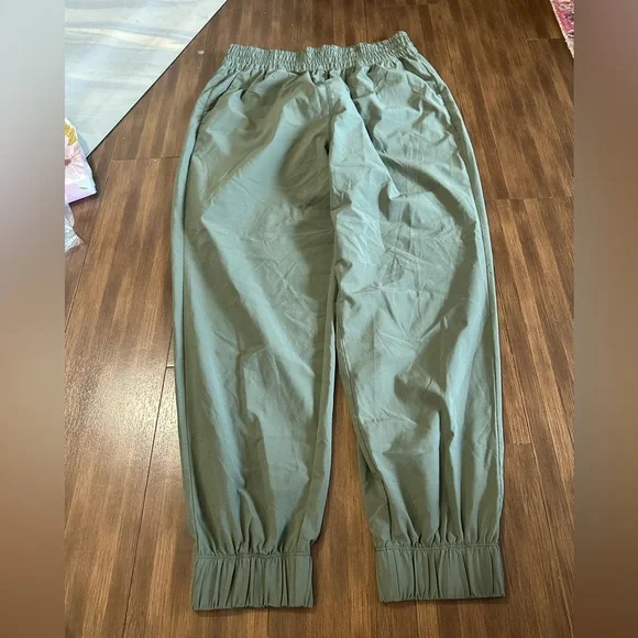 Vuori women’s villa jogger army green size medium style VW439 - Picture 3 of 6